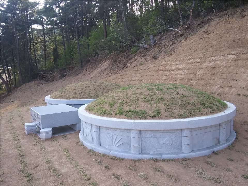 묘역 조성 실제 작업 사진